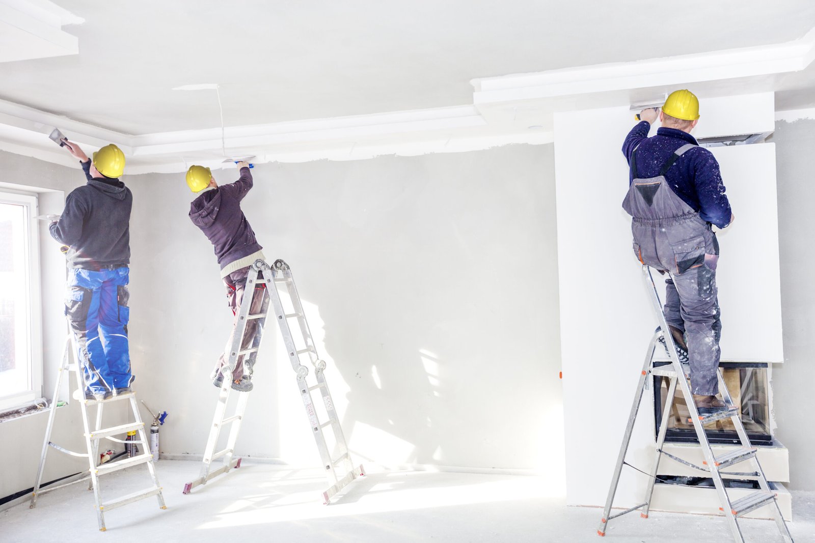 Workers,Mount,Suspended,Ceilings,From,Plasterboard.